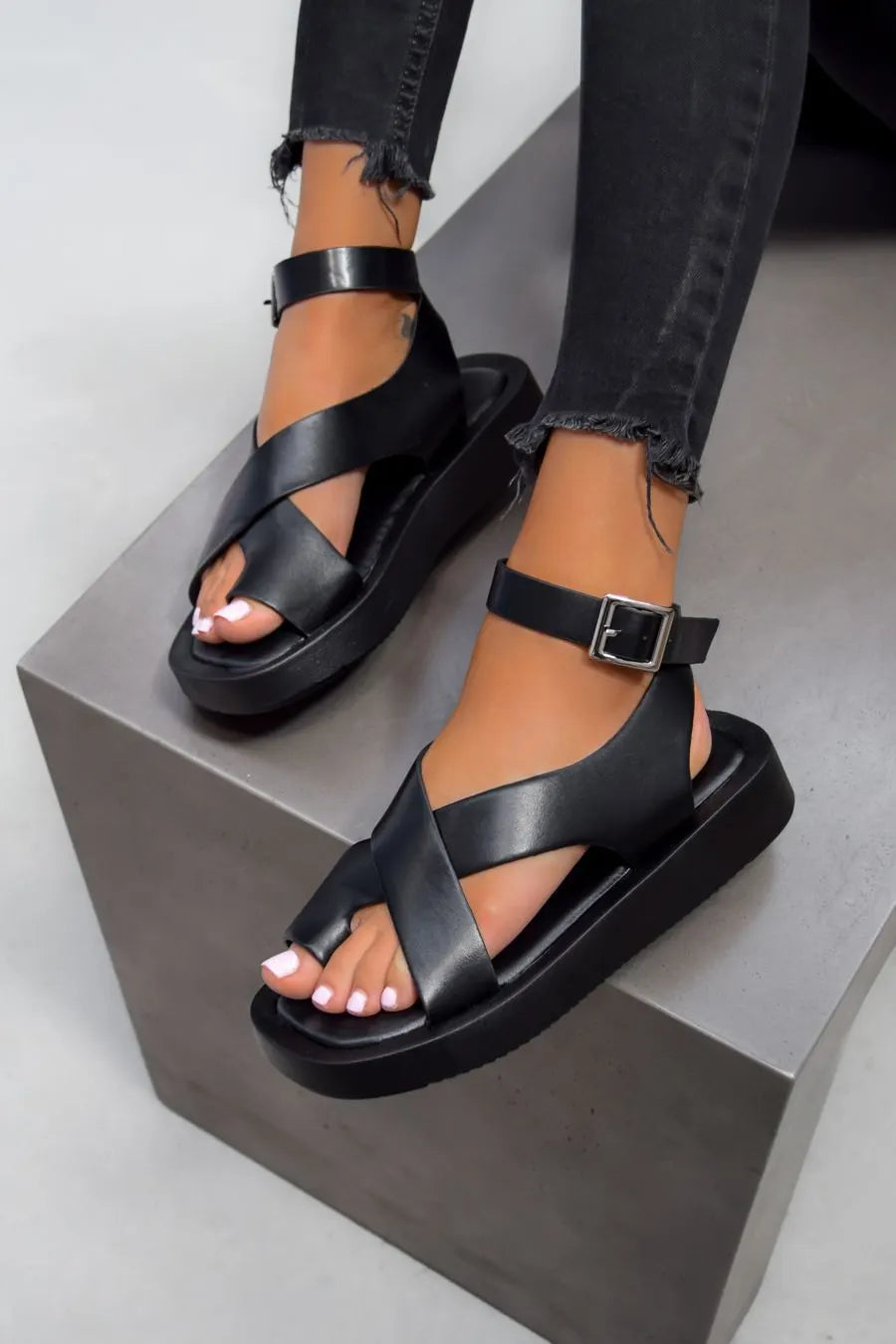 ANTOINETTE | CROSS STRAP PLATFORM SANDALS