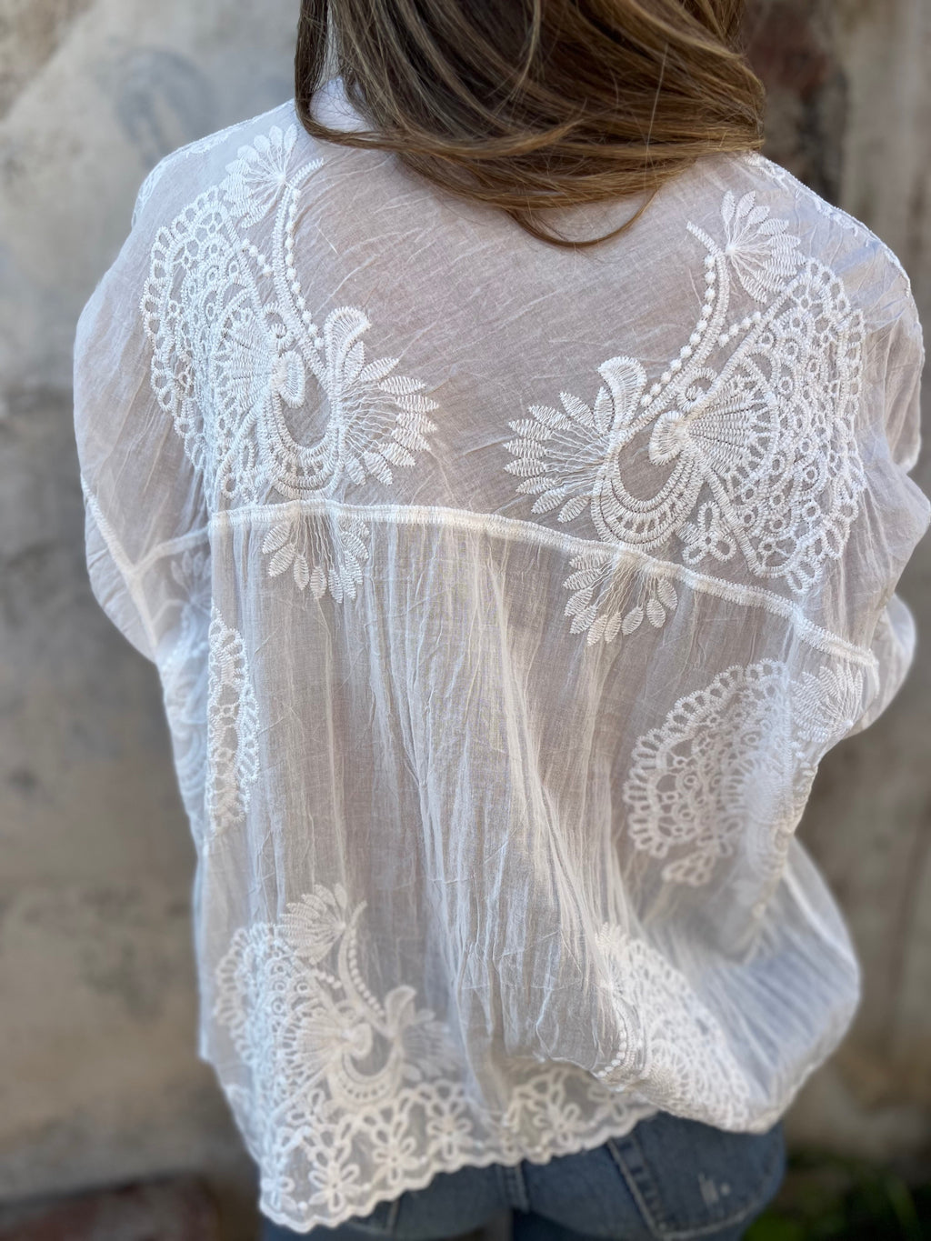 MARGOT | WITTE KANT GEBOUDE KNOPBLUSE