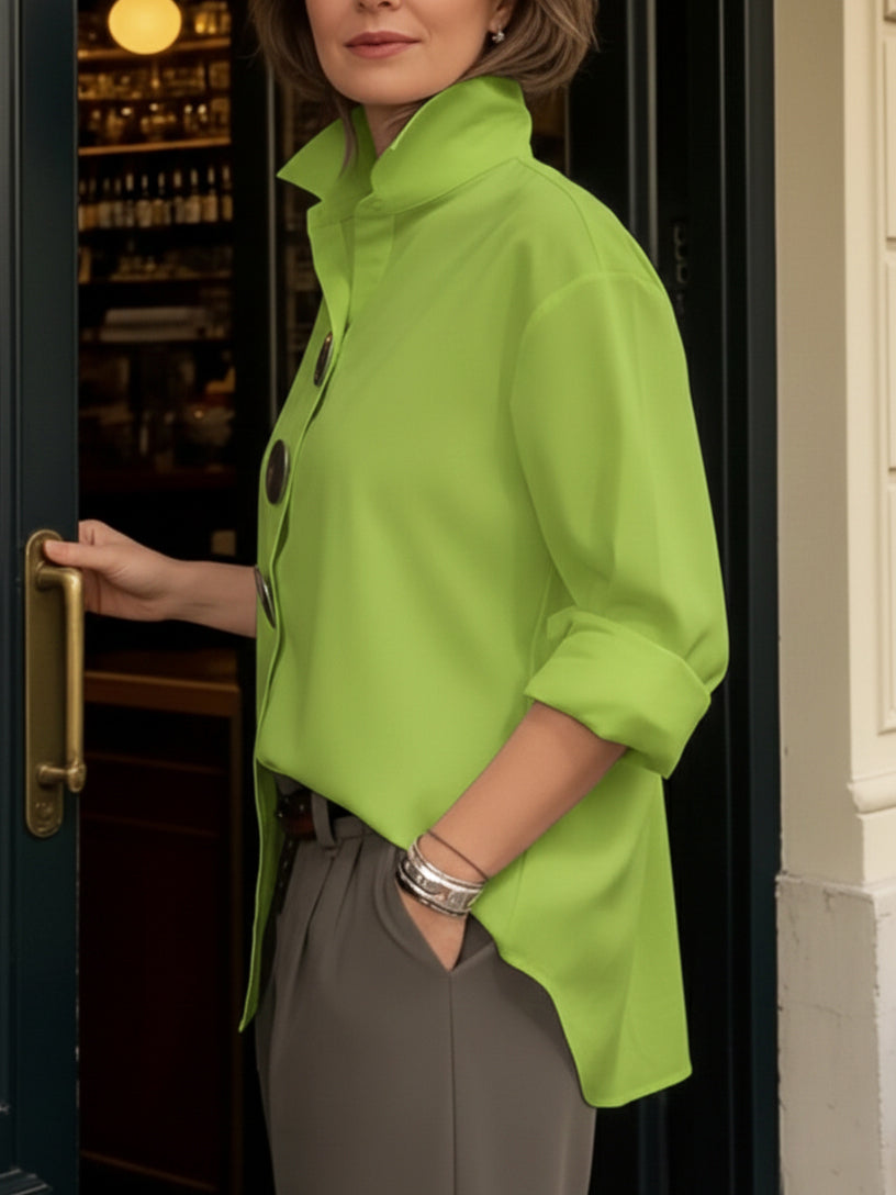 Rowena | Statement Knop Blouse met Staande Kraag