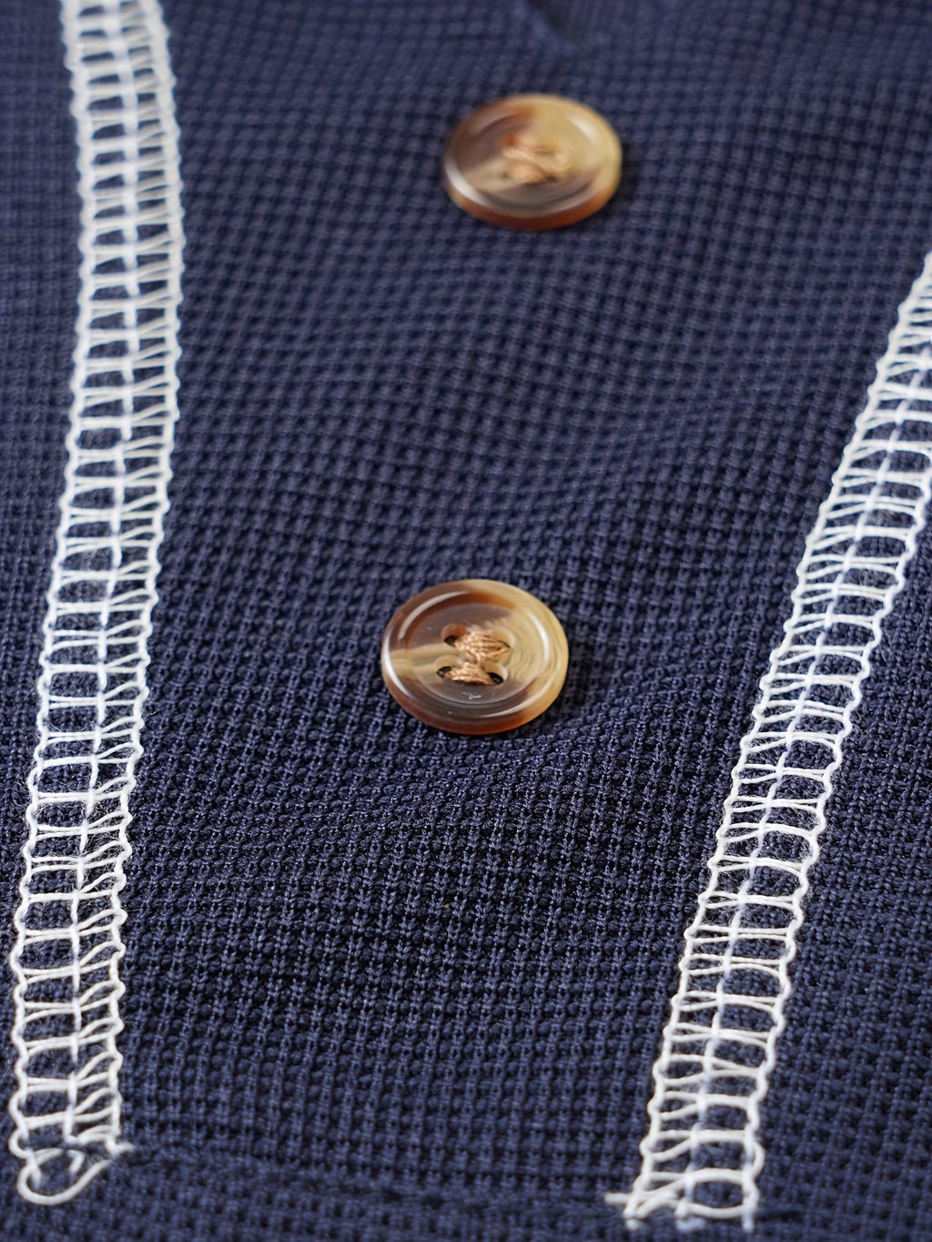 Maxwell | Getextureerde Knop-Hals T-shirt