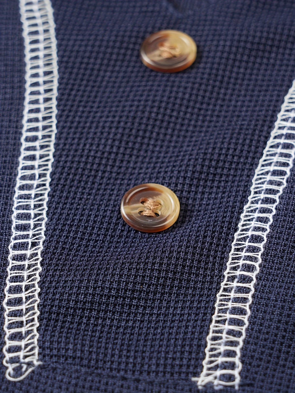Maxwell | Getextureerde Knop-Hals T-shirt