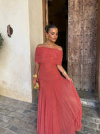 VICTORIA | OFF-SHOULDER PLEATED MAXI JURK