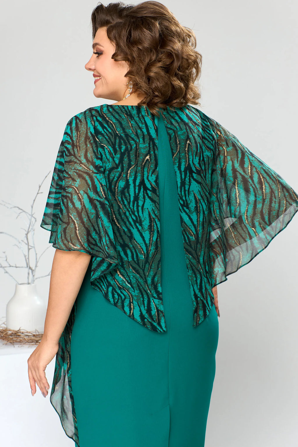 LEONORA | GEPRINTE CAPE OVERLAY GESCHOREN MIDI JURK