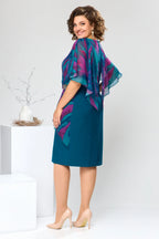 LEONORA | GEPRINTE CAPE OVERLAY GESCHOREN MIDI JURK