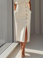 GENEVIEVE | MIDJURK MET GEVOERDE SCHOUWERS EN KNOOPDETAIL MET SPLIT