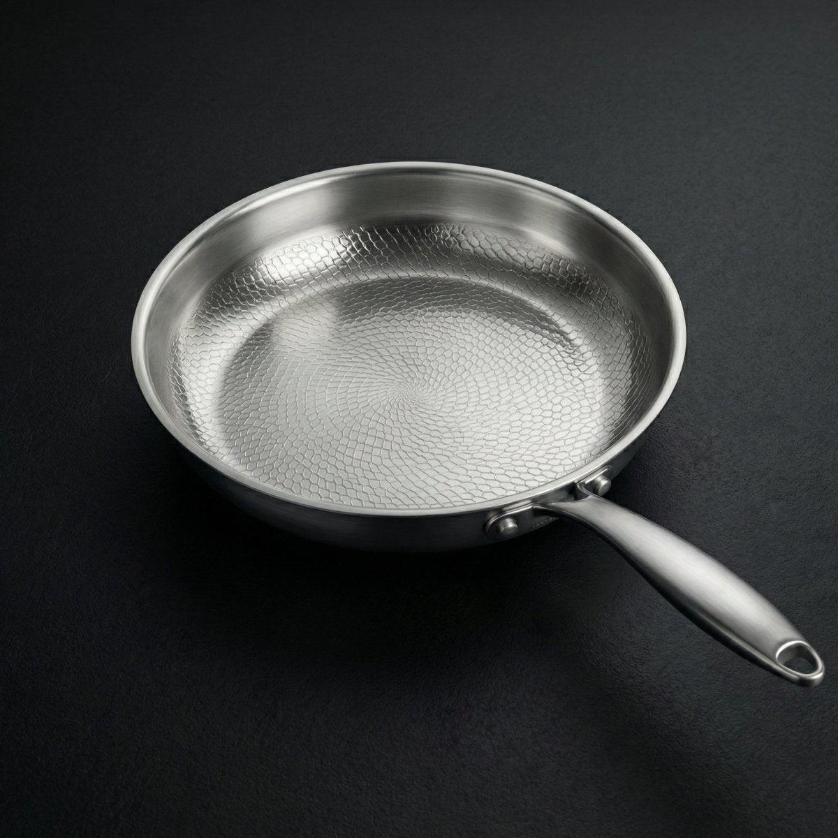 Gehamerde Titanium Pannen- & Hapjesset met Walnotenhouten Plank en Keukengerei