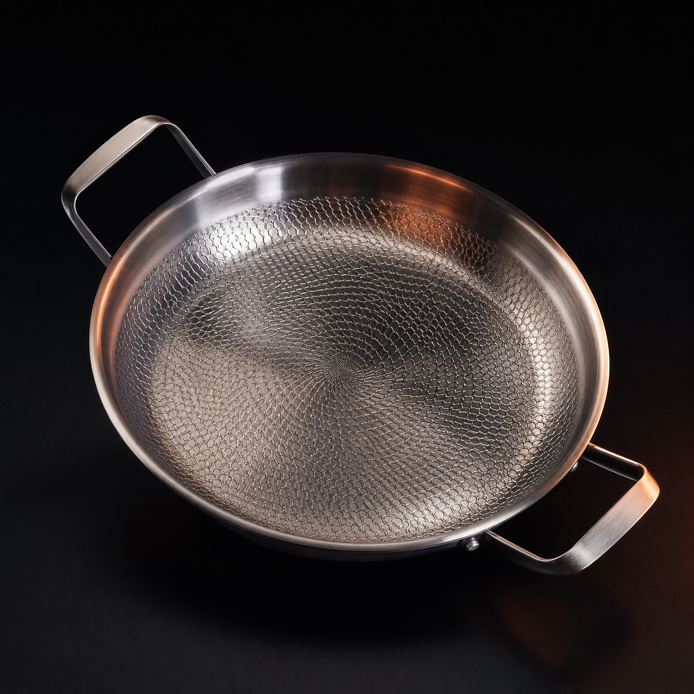 Gehamerde Titanium pan met twee Handgrepen