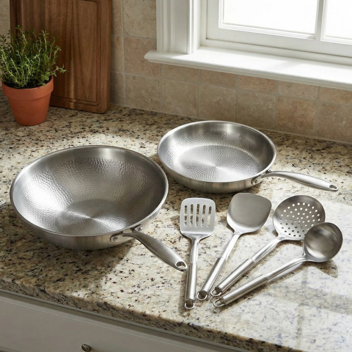 Handgehamerde Titanium Wok- & Koekenpannenset (26 cm) met Keukengerei